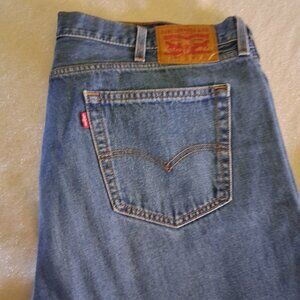 MEN Levis Pant, 505. Waist is 42. And the length is 30 inches. Pre-owned. Great